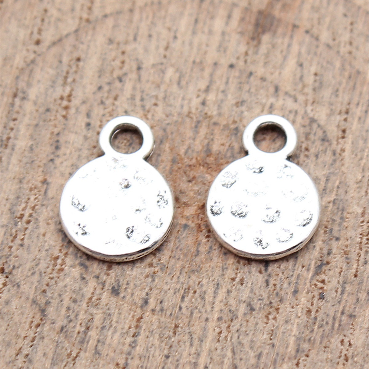 WYSIWYG 40個 11x8mm 3色 アンティークブロ - Vintage Fashion Theme のレビューと価格